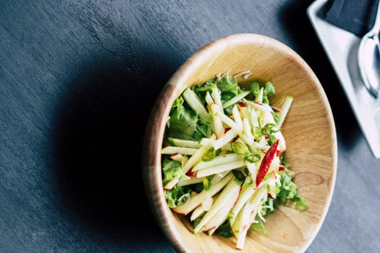 Bugün Çok Yedim Salatası: Elmalı Cevizli